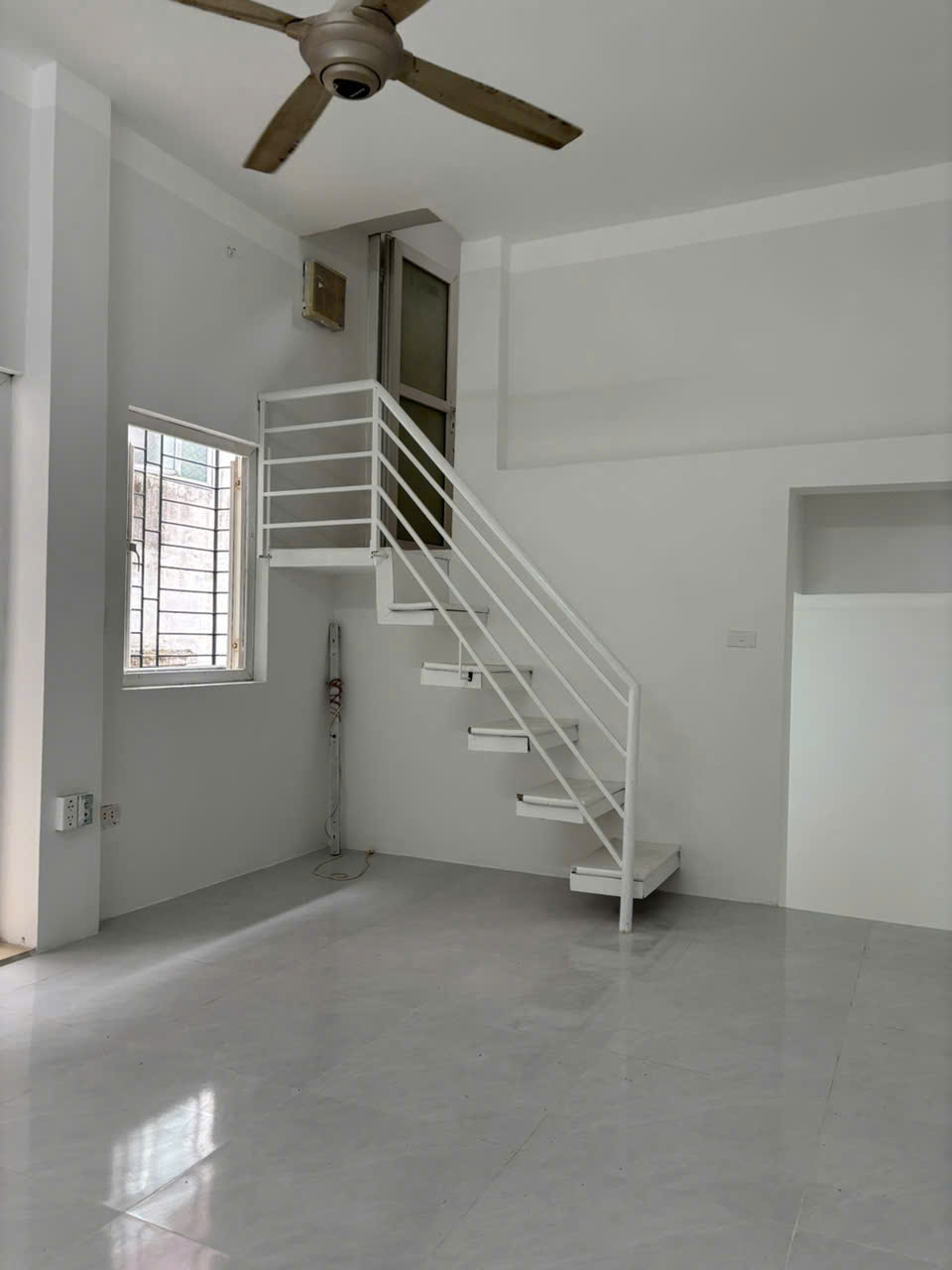 Cho thuê nhà ngõ Bà Triệu, Hai Bà Trưng 3 tầng x 35m2, 2 ngủ, 2 vệ sinh, 13 Triệu - Ảnh 2